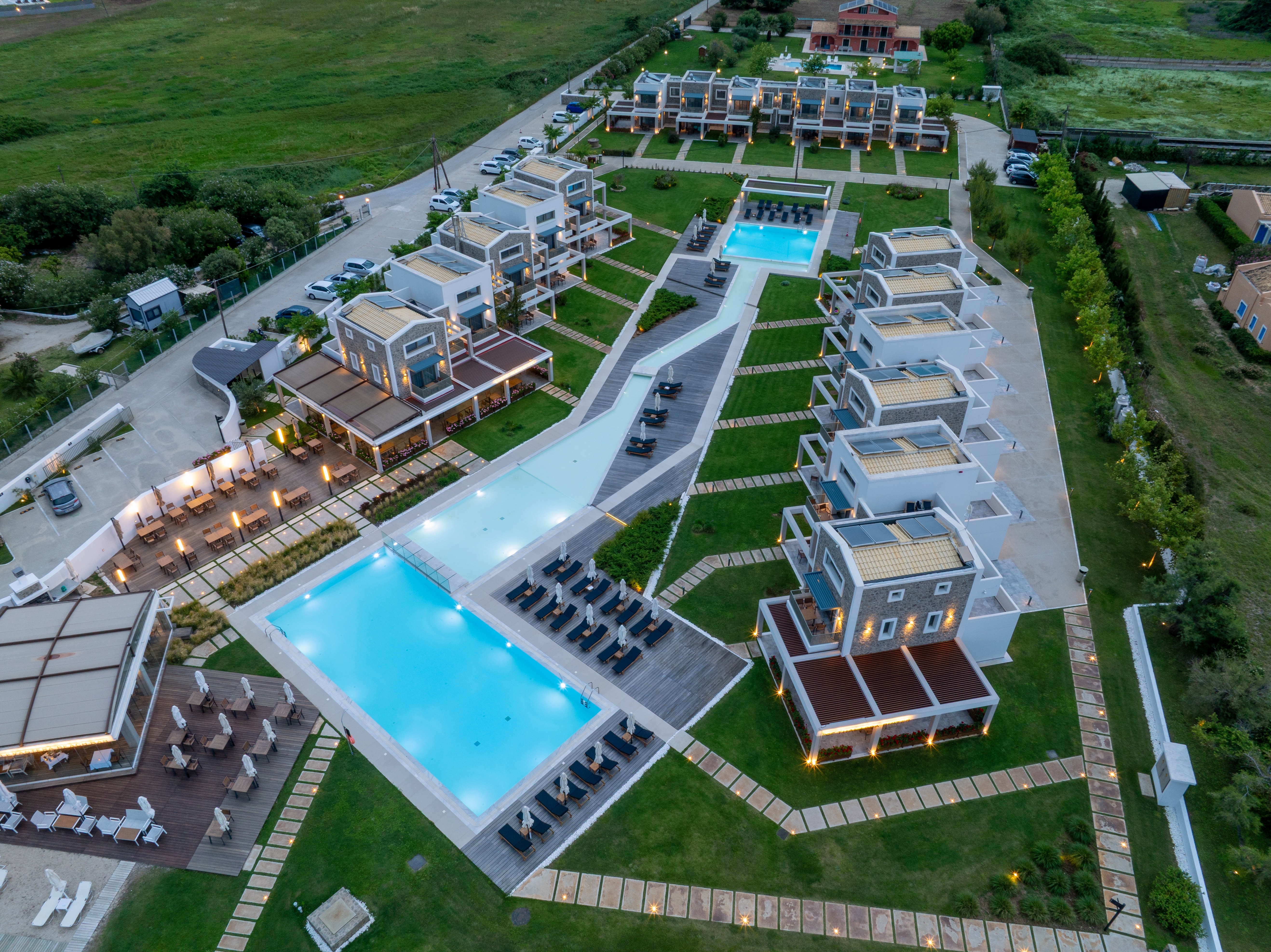 Greece Continues to Attract Foreign Real Estate Investors's photo